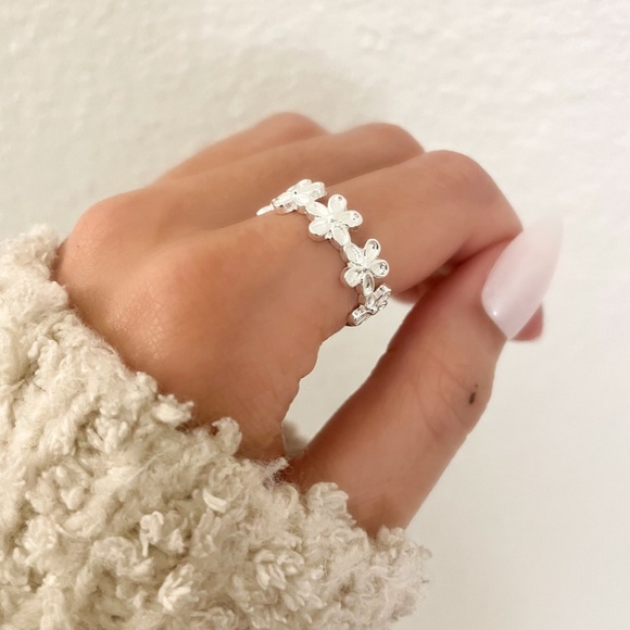 925 Sterling Silver Dainty Flower Ring Minimalist Ring Chic Boho Ring - Picture 3 of 9